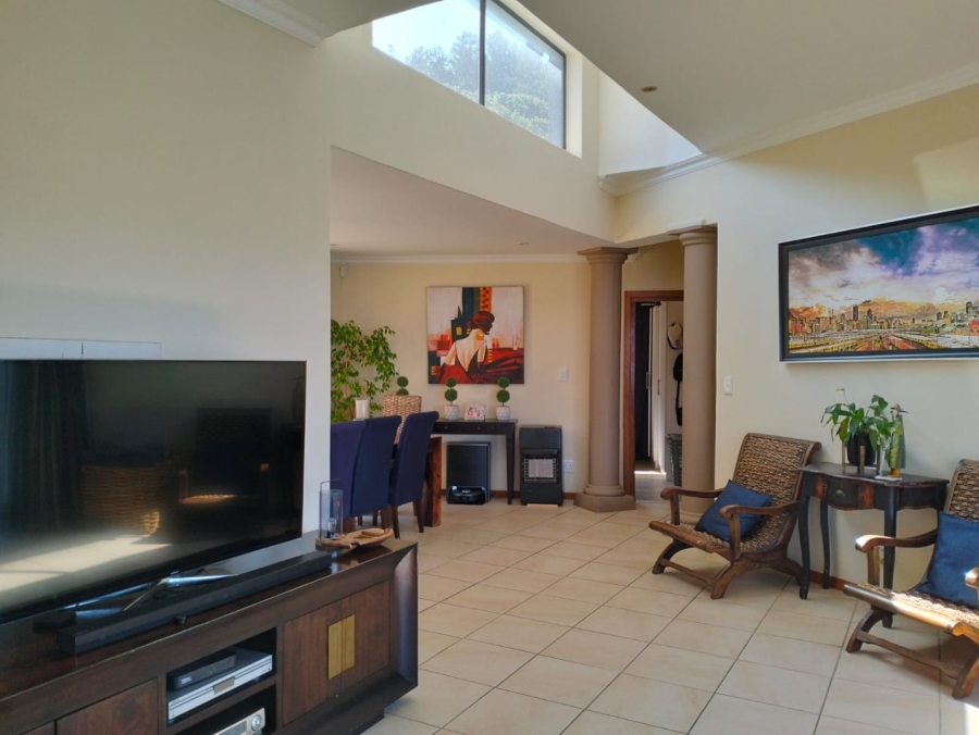 5 Bedroom Property for Sale in Glentana Western Cape